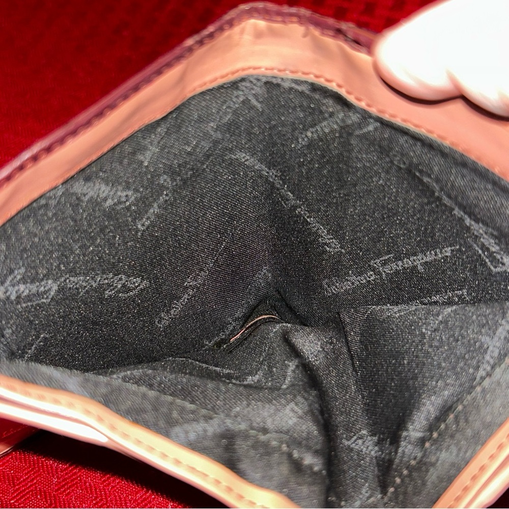 VTG Authentic Salvatore Ferragamo Bifold Calfskin Leather Wallet Gancini Clasp - Picture 5 of 11